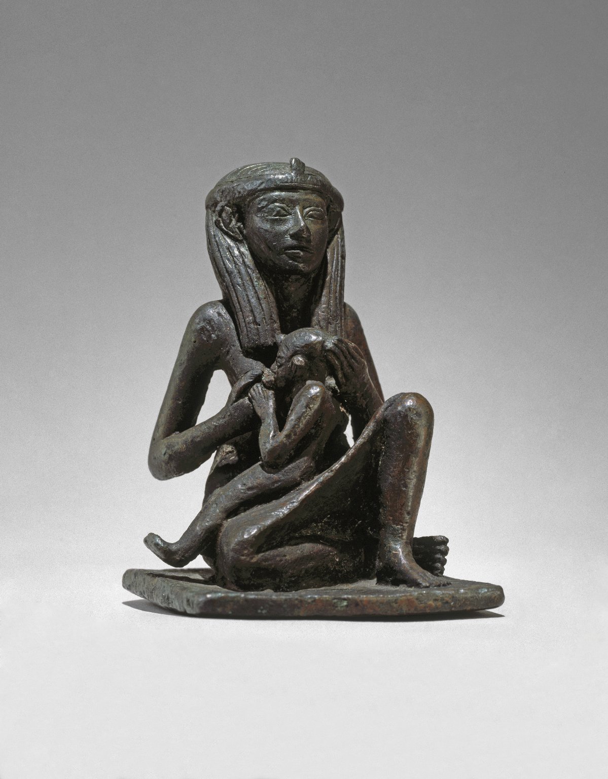 Princesse Sobeknakht allaitant un prince (Brooklyn Museum, v. 1700 av. J.-C.)