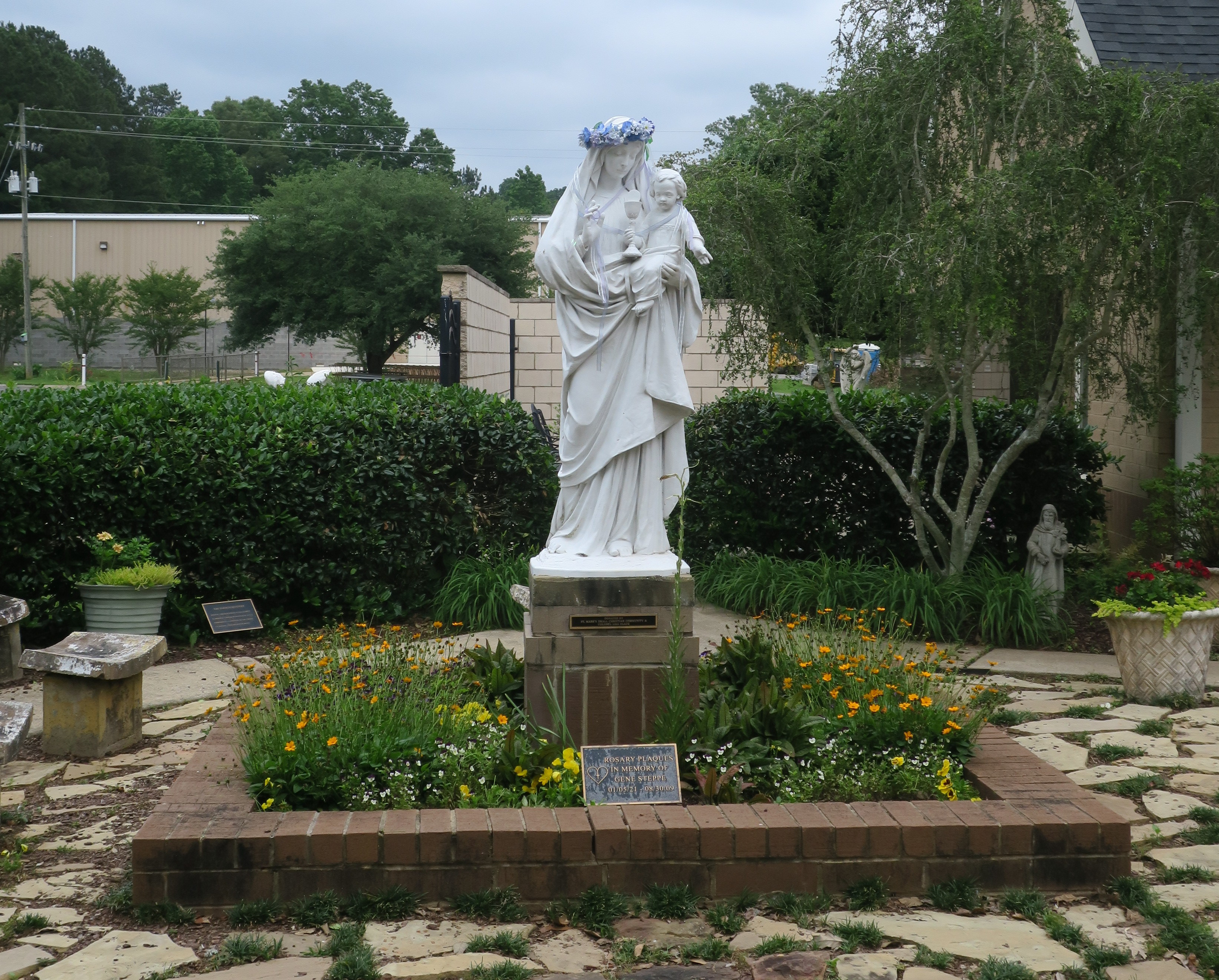 Vierge à l’Enfant couronnée (culte catholique)